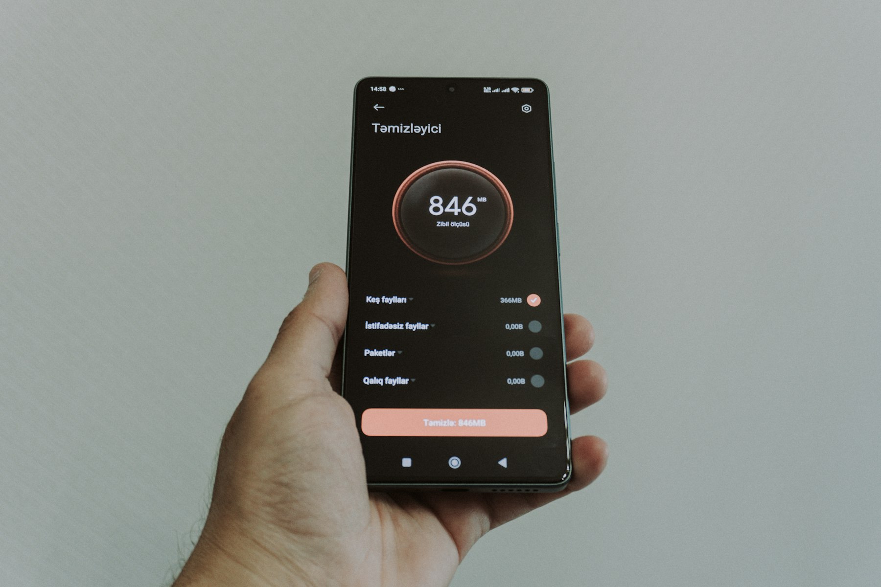Smartphone mit moderner App-Oberfläche